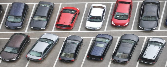 停車場(chǎng)監(jiān)控記錄小賊偷后視鏡全過(guò)程